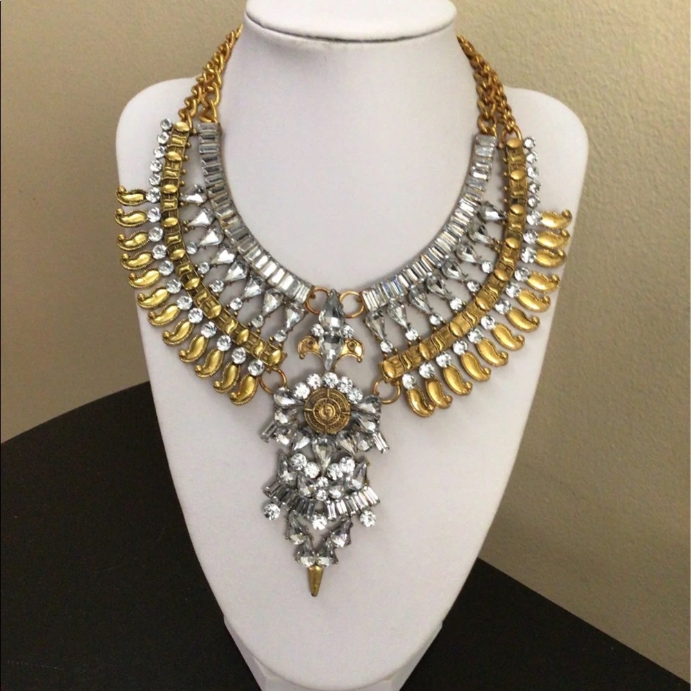 NWOT. Chunky Bohemian Gold Tone & Mix Rhinestones Necklace.